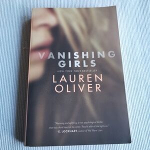 🔥3/$15🔥 Vanishing Girls By Lauren Oliver Paperback‎ Novel